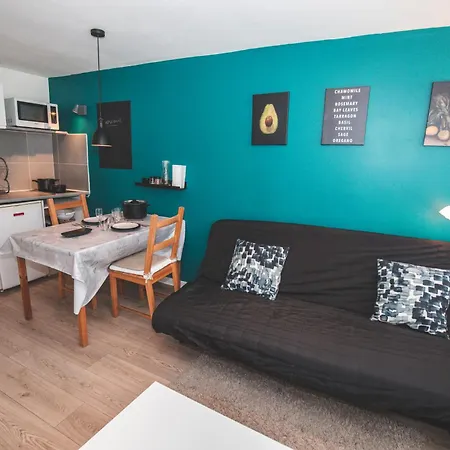 Moderne Equipe Au Pied Des Monuments Daire